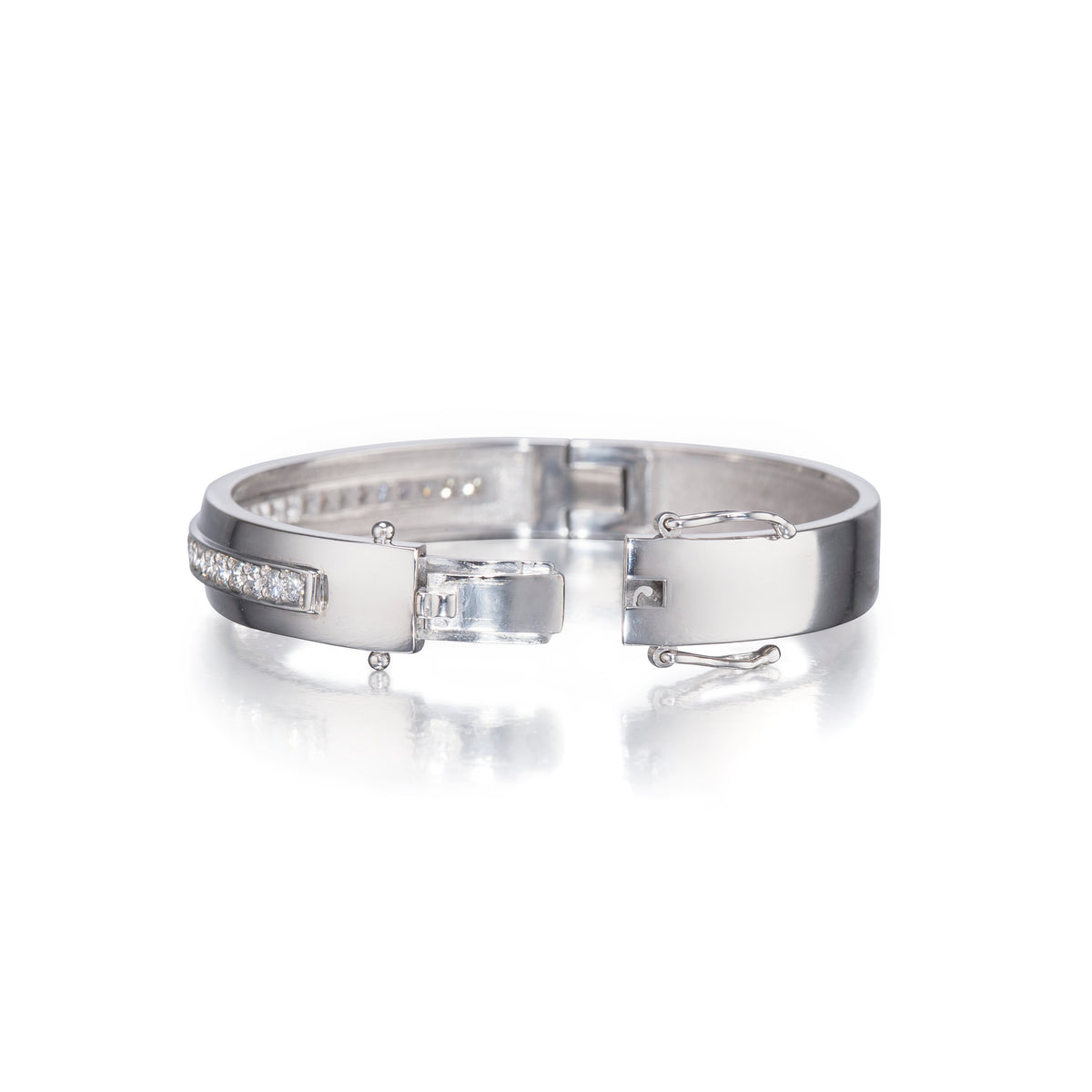 18ct white gold diamond bangle side view