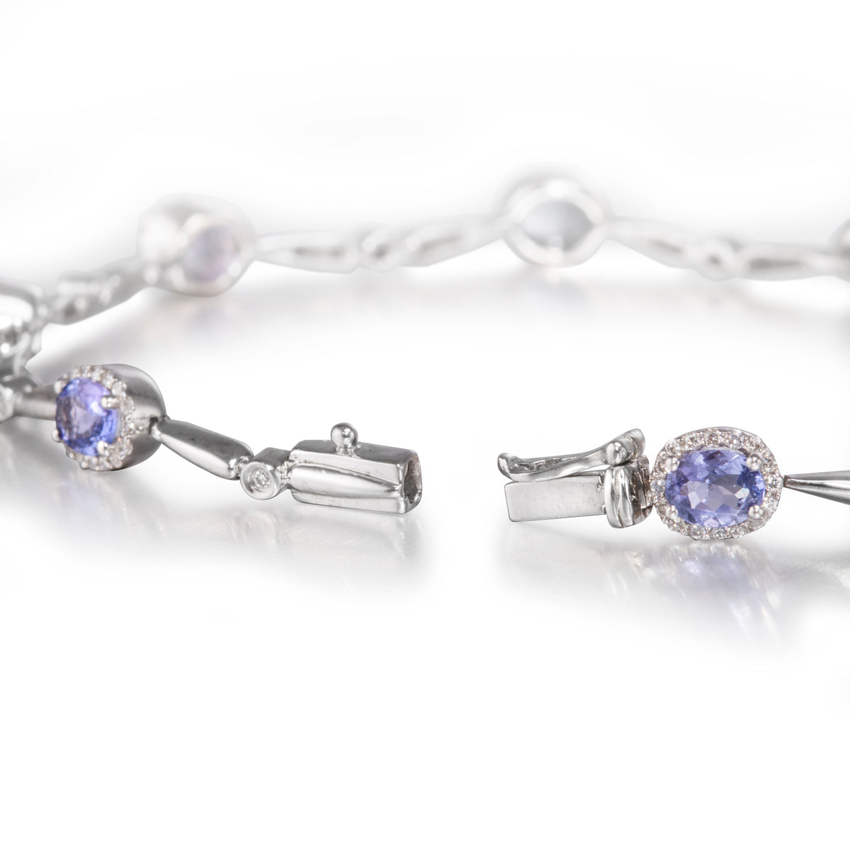 18ct White Gold Tanzanite and Diamond Bracelet