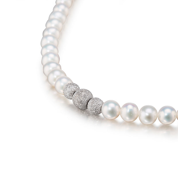 18ct White Gold String of Pearls