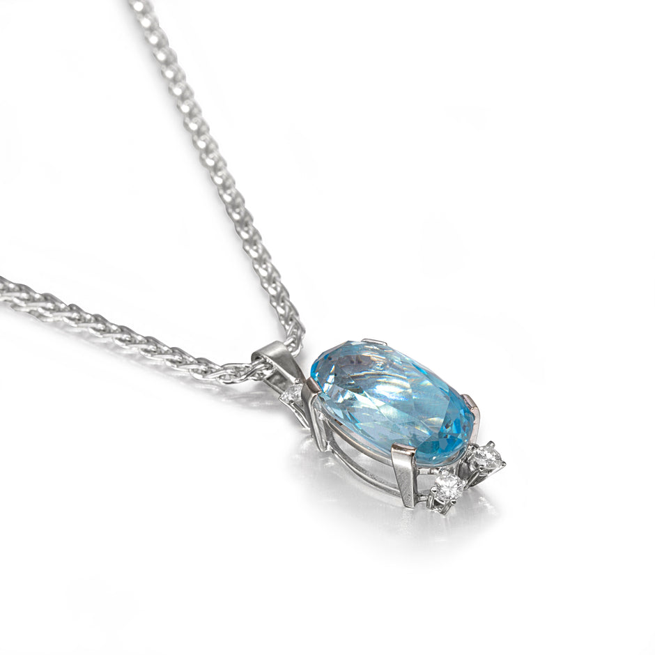 18ct White Gold Oval Cut Aquamarine and Diamond Pendant with a 18ct White Gold Wheat Chain