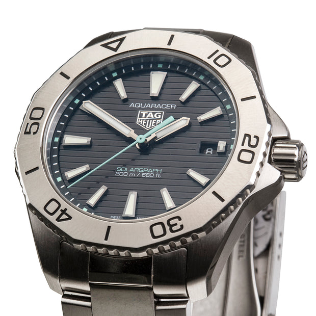 TAG Heuer Aquaracer Solaraph 800 m / 660 ft watch with a silver stainless steel case, bezel, and bracelet, featuring a dark gray dial with silver indices and a blue-tipped seconds hand.
