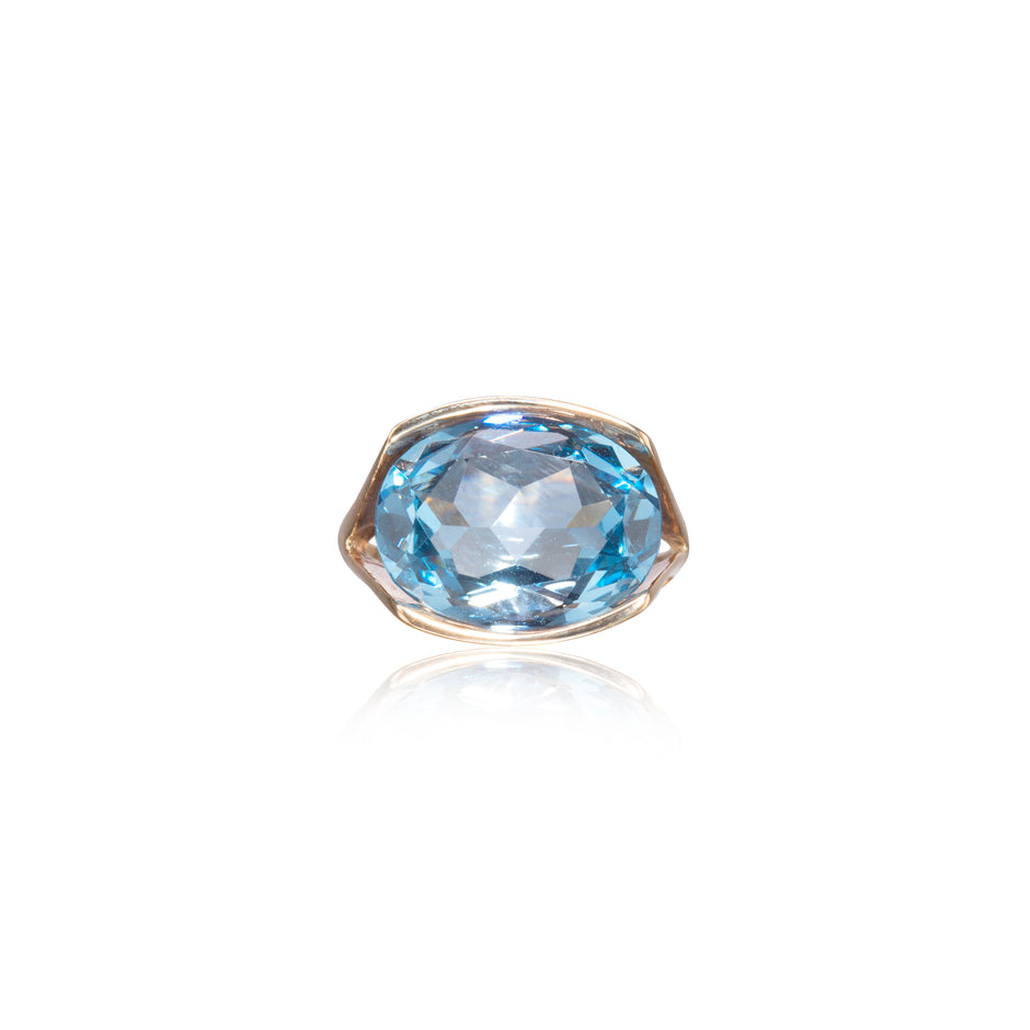 Vintage 9ct Yellow Gold Oval Cut Blue Cubic Ring set with Center, 1 x Oval Cut Blue Cubic of approx. 8.81cts