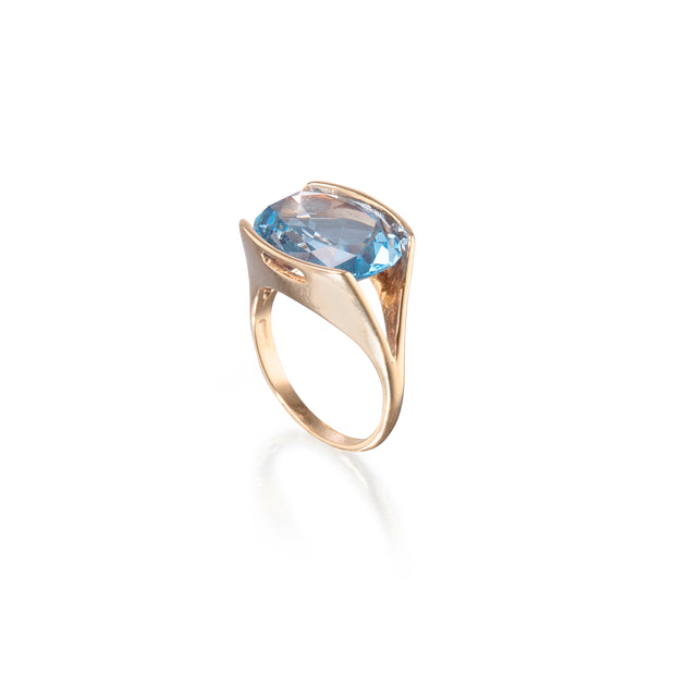 Vintage 9ct Yellow Gold Oval Cut Blue Cubic Ring set with Center, 1 x Oval Cut Blue Cubic of approx. 8.81cts top view