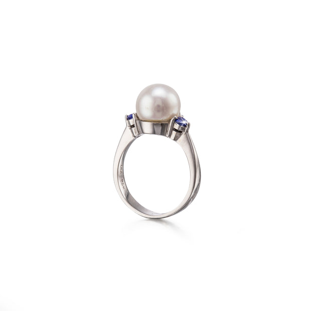 18ct White Gold Pearl and Sapphire Ring